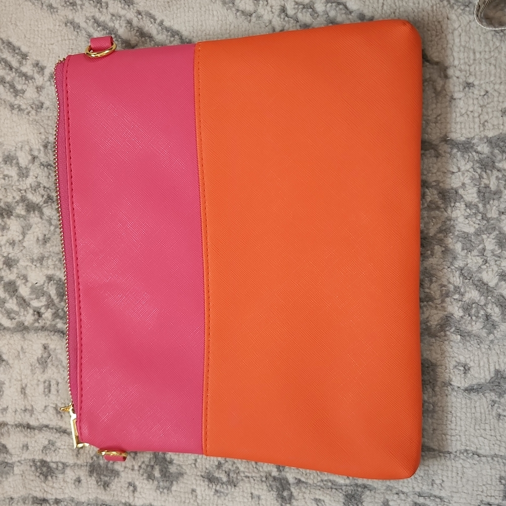 Can't clutch this monochrome clutch